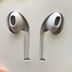 Apple headphones.